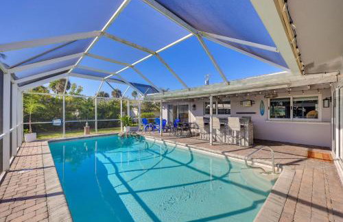 Waterfront Home w/ Boat Dock & Bar in N Fort Myers - Foto 1