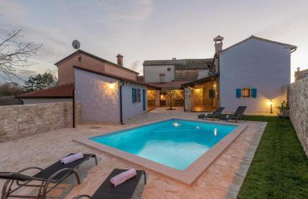 Beautiful Heritage Villa Croc with pool in Buje - Foto 11
