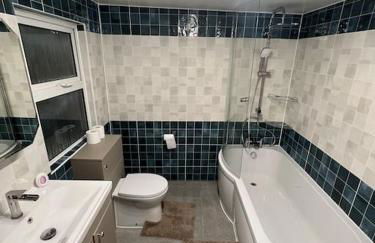 Stunning 2 bed apartment located on high street, 5 minutes from New Cross station, free parking, 1 minute from famous 5 star Lit shisha bar and restaurant - Foto 11