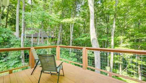 Creek View and Hot Tub Woodsy Maggie Valley Cottage - Foto 3