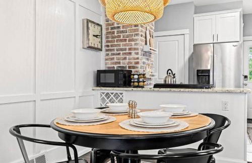 Fresh, Contemporary 2BR Home in Downtown Royal Oak - Photo 12