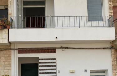 A 100metri dal mare difronte alla torre saracena. - Foto 12