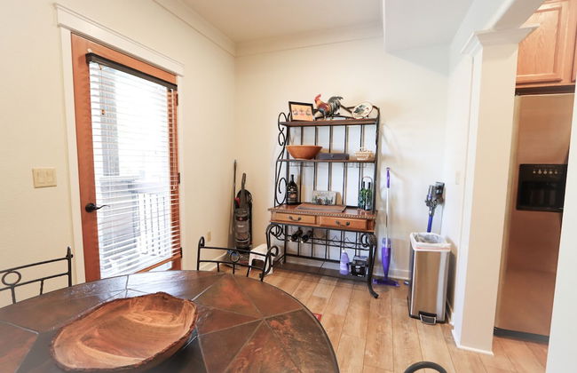 New Downtown Luxury Hideaway Skiing - Photo 25