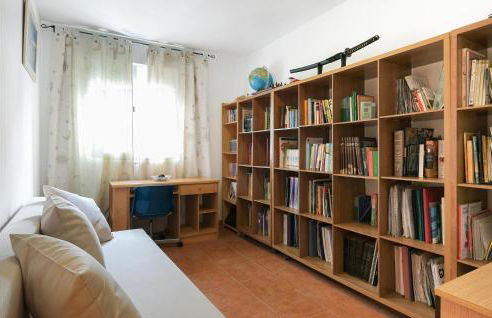 3 Bedroom Cozy Home In La Algaba - Photo 6