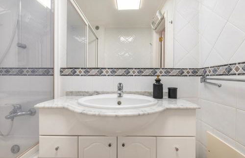 Sunny 2 BDR Apartment by LovelyStay - Foto 16