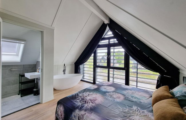 Luxurious Detached Water Villa With Jetty - Foto 6