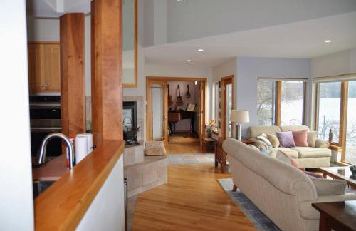 Risingwater Newly Listed Stunning Home with 150-Foot Beachfront in the Finger Lakes - Foto 12