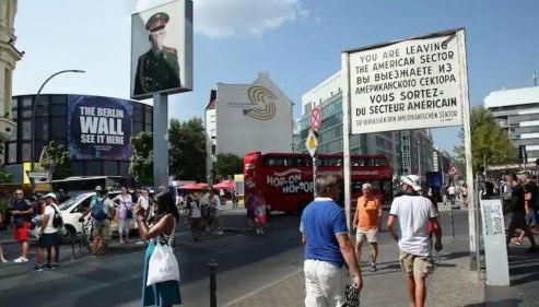 Amazing apartment in the heart of Berlin next to Check Point Charlie, 1 to 4 Guests - Photo 4