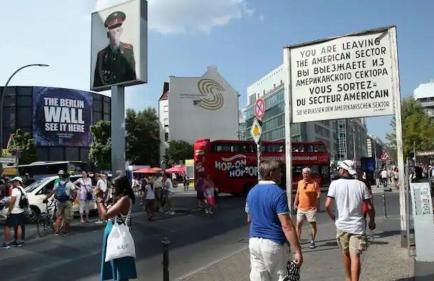 Amazing apartment in the heart of Berlin next to Check Point Charlie, 1 to 4 Guests - Photo 4