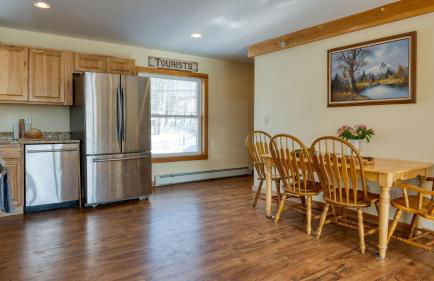 Mins to Hunter Mountain • Sleeps 36 • Pool Spa Games Bar Cozy Peaks Lodge by AvantStay - Foto 13