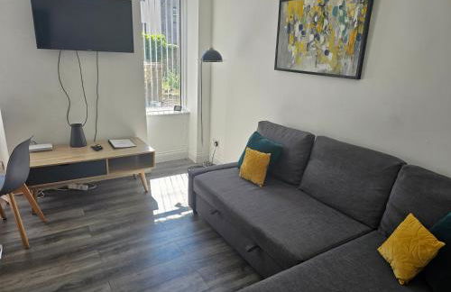 Bright & Stylish 1-bed Apt W/free Parking & Wi-fi - Photo 6