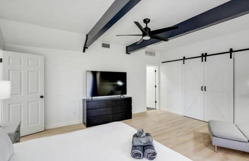 Modern Home - 1 Acre Lot w Pool Patios Jacuzzi - Foto 23