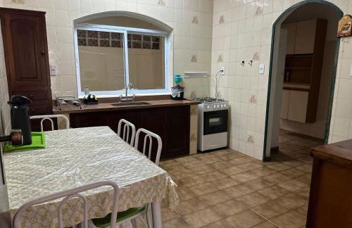 Cantinho da Vó Lena Casa Familiar com 4 Suítes, Piscina e Lazer em Lindóia - Foto 12