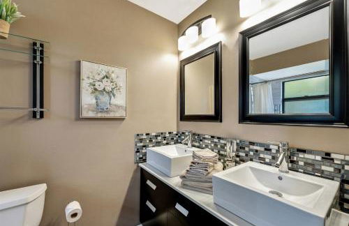 Exquisite Lakefront Pool House Awaits Pool 10 PPL - Foto 49