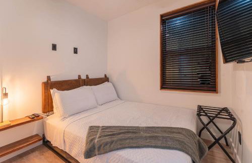 Artisan Oasis-hot Tub Fire Pit 8bd Whole House - Photo 36