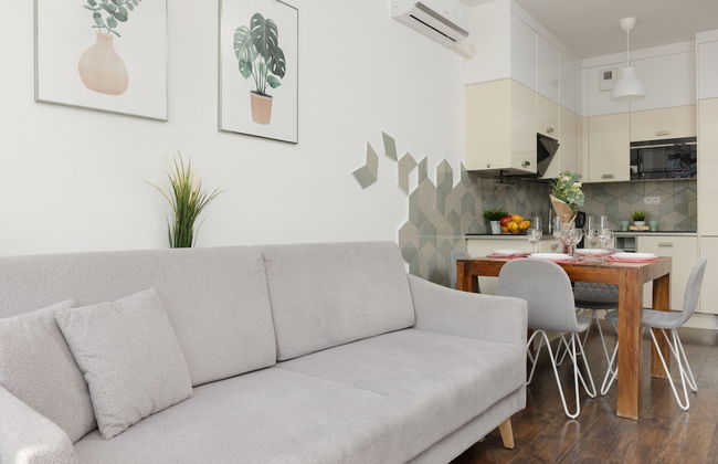 Bright Warsaw Apartment by Renters - Photo 21