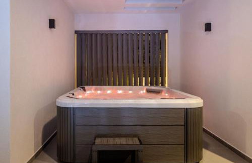 Villa Viventia with Heated Pool - Photo 18