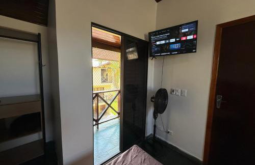 TRIPLEX piscina churrasqueira lava e seca Wi-Fi e 2 TVs em Condomínio com 90m2 no centro de Ubatuba - Foto 47