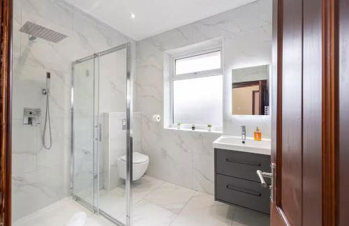 Modern & Spacious 4-Bedroom Home, Family & Contractor Friendly, Manchester - Foto 7