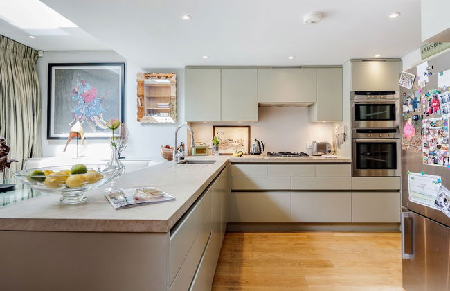 Exquisite Designers Abode - Photo 15