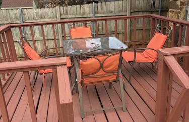 Great Edmond home, near OKC with 3 beds, Wi-fi, cold AC, and central heat, fully fenced backyard - Foto 2