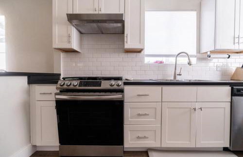 Family Friendly Home by Downtown with 3 Beds - Foto 28