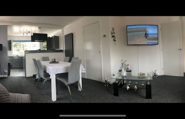 Limegrove, Comfortable Three Bedroom House - Photo 14