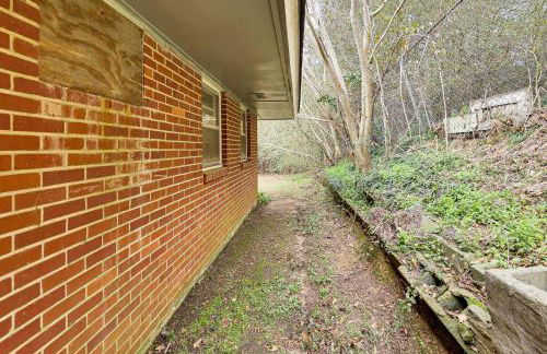Historic Heart of Tuskegee! Cozy Home Near Campus - Foto 26