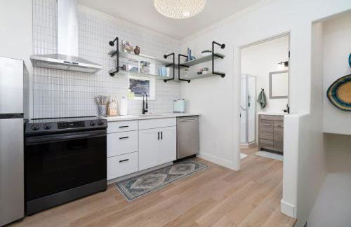 Modern 1-BR Apartment Close to Downtown Vibes - Foto 6