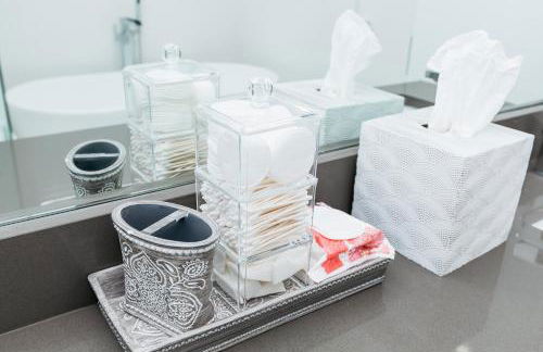 Beautifully Decorated, Modern Downtown Houston Home - Photo 25