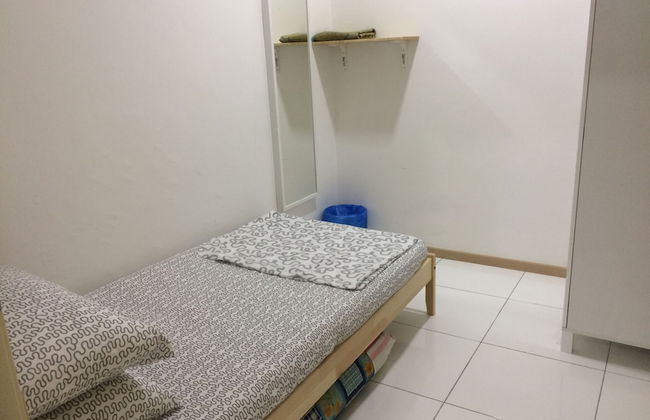 Lawang Suite Apartment With Balcony - Photo 9