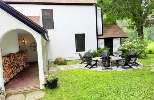 The Manor-Stunning Modern Farmhouse with Hot Tub - Foto 10