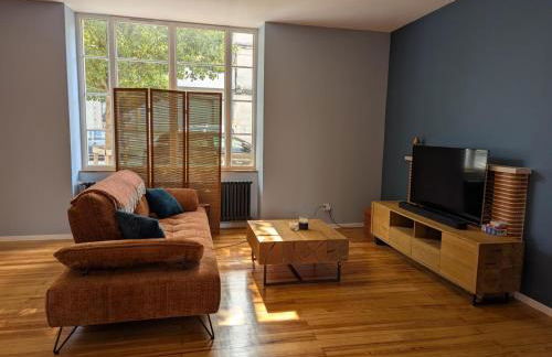 Charmante maison XIXe sur Jarnac avec 3 chambres, cour privative & parking - FR-1-653-280 - Foto 9