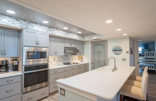 Luxury, Direct Oceanfront Unit and Balcony, Northeast Corner, Heated Pool, Garage Parking - Photo 35