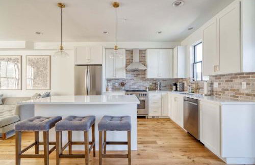 Stay Portland - Custom North Tabor Farmhouse - Gym & Kitchen - Photo 4