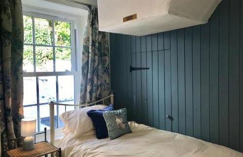 "FISHERMAN'S" Seconds from the Harbour & town centre with unlimited free parking nearby - Photo 29