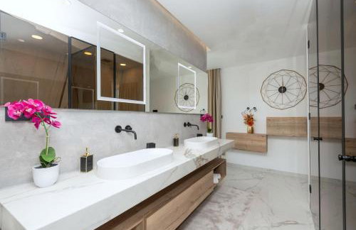 Luxury Lake-View Villa Karmen with Heated Pool, Private Spa & Sunset Terrace - Foto 31