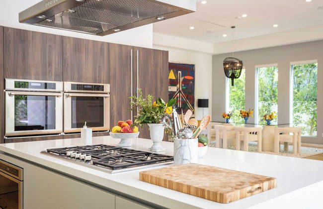 Luxe Weho Villa, Walk to Melrose Ave, Pool + Hot Tub North Vista by Avantstay - Photo 18