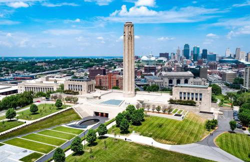 Home in Kansas City 15 mins to KCI with a KING bed and workspace - Foto 33