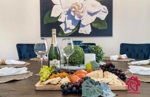 Fireside Oasis Retreat - An Irvie Home - Foto 15