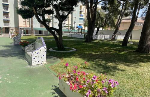 Primera línea y con piscina - Foto 18