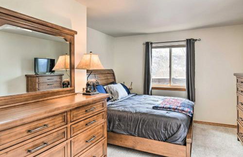 Alaskan Mountain Gem with Private Hot Tub and Gym! - Foto 10