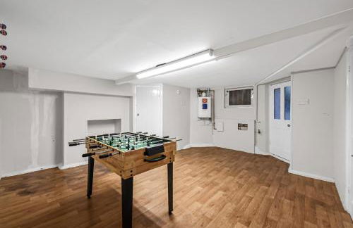 Spacious 4BR Home with Garden Close to Transport - Foto 19