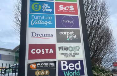 4 bedroom house with Garden, Parking & 3 mins Walking Distance from Train Station - Photo 53