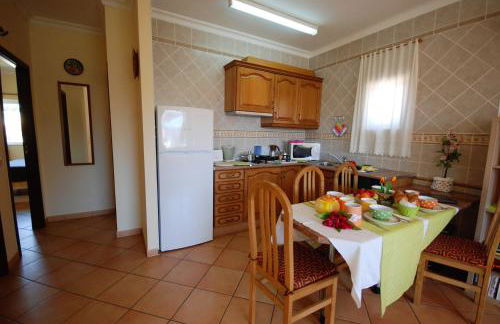 VILLA EBER - independent 1 & 2 bedroom apartments, pool, air con, fast Wi-Fi, near old town of Albufeira and beaches - Foto 18