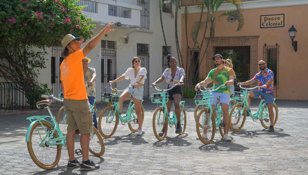 Recorriendo en bicicleta la Ciudad Colonial