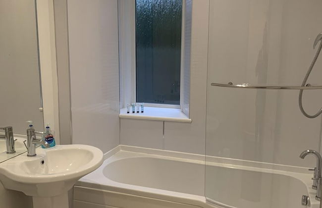 Aberdeen Serviced Apartments - The Lodge - Photo 4