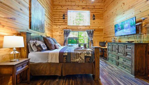 Hickory Bear - Cabin surrounded by pines, Sleeps 10, Hot Tub, Fire Pit, Arcade, Foosball Table & Deck Slide - Foto 3