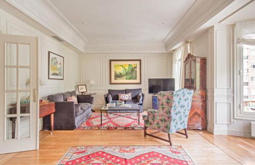 Elegant 3-Bedroom Apartment in Exclusive Barrio Salamanca Stylish & Spacious - Photo 2