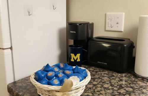 Ann Arbor Downtown Access - Walk to Stadium, Major Hospitals & Restaurants - Photo 17